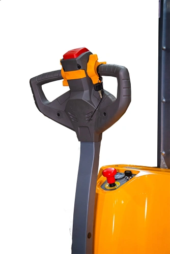 Штабелер самоходный 1,5 т 4,5 м XILIN CDDR15-III 24/200 В/Ач (сопровождаемый) по ценам производителя в Уфе с доставкой по всей России