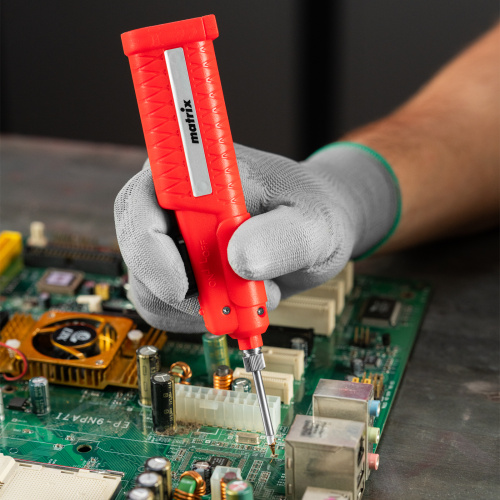 Паяльник беспроводной 4.5 В, 8 Вт, 350°С, припой 10 г, работа от элементов питания 3хАА Matrix по ценам производителя в Уфе с доставкой по всей России