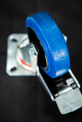 Колесо поворотное резина SRCLb 42 100 мм с тормозом (F) по ценам производителя в Уфе с доставкой по всей России