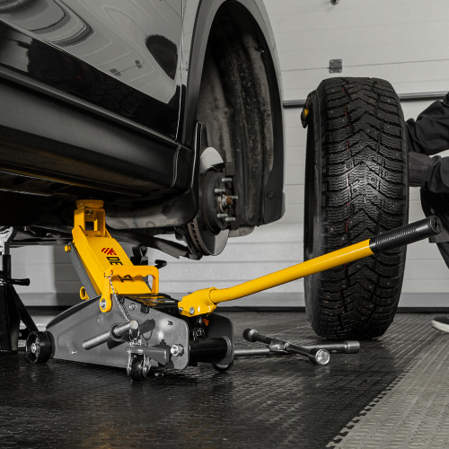 Домкрат гидравлический подкатной с фиксатором, 2,8 т, 135-385 мм Denzel по ценам производителя в Уфе с доставкой по всей России