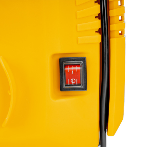 Компрессор воздушный DL1300, 10 бар, 1,3 кВт 180 л/мин 5 л, с набором аксессуаров Denzel по ценам производителя в Уфе с доставкой по всей России