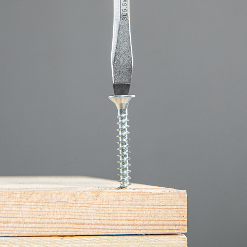 Отвертка SL5.5 x 100 мм, S2, трехкомпонентная рукоятка Gross по ценам производителя в Уфе с доставкой по всей России