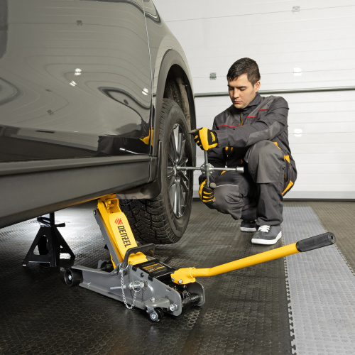 Домкрат гидравлический подкатной с фиксатором, 2,5 т,  85-385 мм, в пласт. кейсе Denzel по ценам производителя в Уфе с доставкой по всей России