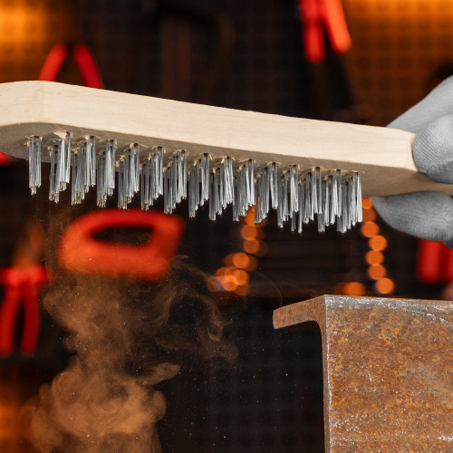 Щетка четырехрядная металлическая с деревянной ручкой Sparta по ценам производителя в Уфе с доставкой по всей России