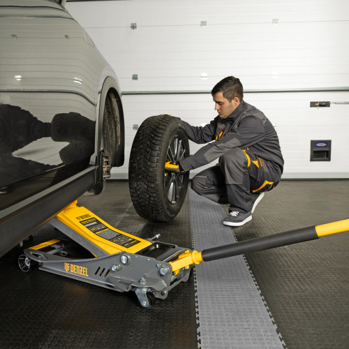 Домкрат гидравлический подкатной, 3,8 т, 110-580 мм, быстрый подъем, низкий подхват, проф. Denzel по ценам производителя в Уфе с доставкой по всей России