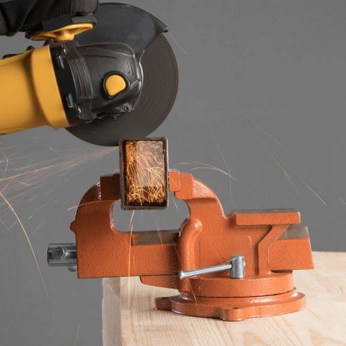 Тиски слесарные, 100 мм, поворотные, с наковальней Sparta по ценам производителя в Уфе с доставкой по всей России