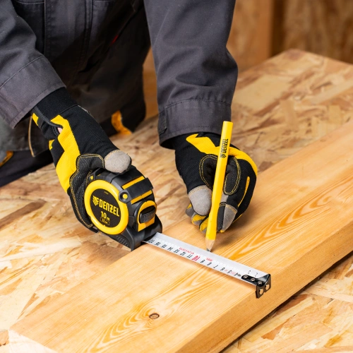 Рулетка 10м х 32мм, автоматич. фиксац., нейлон. покрытие, магнит. зацеп, двухстор. разметка Denzel по ценам производителя в Уфе с доставкой по всей России