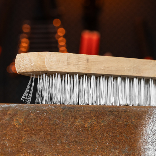 Щетка пятирядная металлическая с деревянной ручкой Sparta по ценам производителя в Уфе с доставкой по всей России