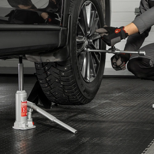 Домкрат гидравлический бутылочный, 2 т, высота подъема 181-345 мм, в пластиковый кейсе Matrix по ценам производителя в Уфе с доставкой по всей России