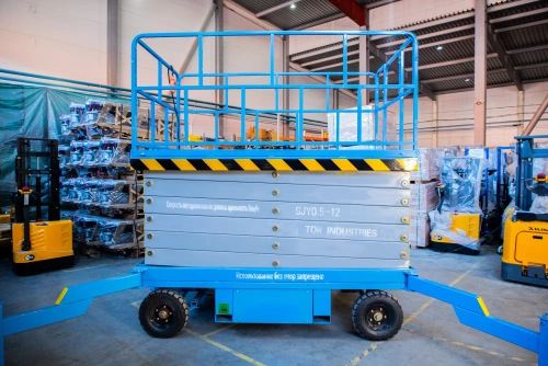 Подъемник ножничный передвижной аккумуляторный 500 кг, 12/14 м, 24/85 В/Ач TOR SJY-0,5-12 DC по ценам производителя в Уфе с доставкой по всей России