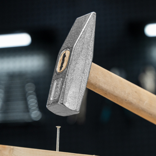 Молоток слесарный, 600 г, квадратный боек, деревянная рукоятка по ценам производителя в Уфе с доставкой по всей России