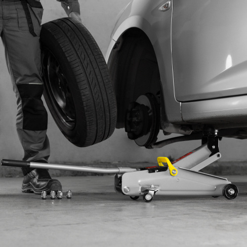 Домкрат гидравлический подкатной, 2 т, высота подъема 135-385 мм, в пластиковый кейсе Matrix по ценам производителя в Уфе с доставкой по всей России