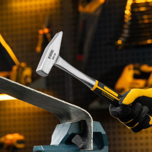 Молоток слесарный 600 г, цельнометаллический, двухкомпонентная рукоятка Denzel по ценам производителя в Уфе с доставкой по всей России