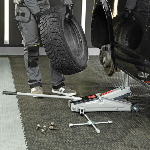 Домкрат гидравлический подкатной, 3 т, высота подъема 150-530 мм Matrix по ценам производителя в Уфе с доставкой по всей России