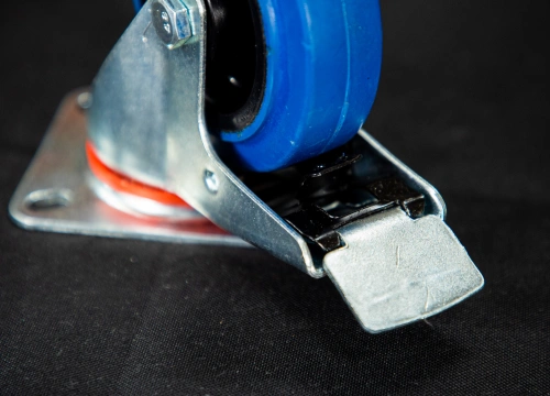 Колесо поворотное резина SRCLb 42 100 мм с тормозом (F) по ценам производителя в Уфе с доставкой по всей России