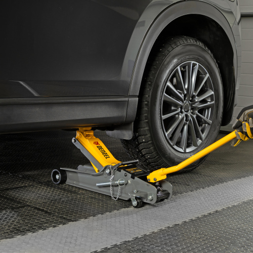 Домкрат гидравлический подкатной с фиксатором, 2,5 т,  85-385 мм, в пласт. кейсе Denzel по ценам производителя в Уфе с доставкой по всей России