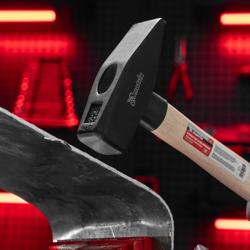 Молоток слесарный, 400 г, квадратный боек, деревянная рукоятка Matrix по ценам производителя в Уфе с доставкой по всей России