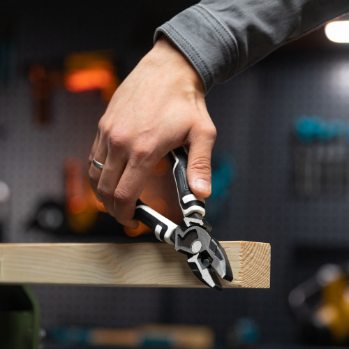 Плоскогубцы комбинированные 210 мм, усиленная система, Pro Matrix по ценам производителя в Уфе с доставкой по всей России