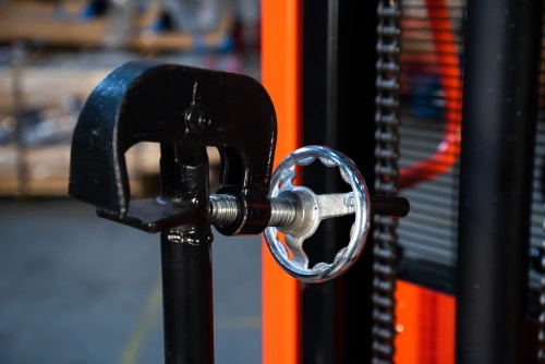 Штабелер-бочкокантователь гидравлический 0,35 т 2,5 м TOR CDT с электроподъемом по ценам производителя в Уфе с доставкой по всей России