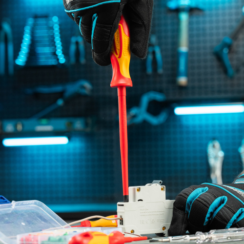 Набор отверток диэлектрических до 1000 В, 8 шт, тестер, CrMo, двухкомпонентные рукоятки Gross по ценам производителя в Уфе с доставкой по всей России