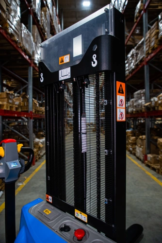 Штабелер самоходный 1,5 т 3,0 м TOR WS15H-3000SC PRO Li-ion 24/60 В/Ач контр. скорости подъема по ценам производителя в Уфе с доставкой по всей России