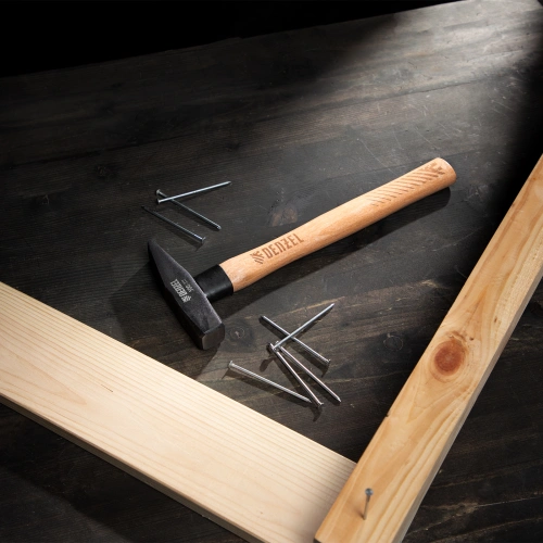 Молоток слесарный, 500 г, кованый квадратный боек, буковая рукоятка Denzel по ценам производителя в Уфе с доставкой по всей России