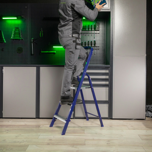 Стремянка, 3 ступени, стальная, Сибртех по ценам производителя в Уфе с доставкой по всей России