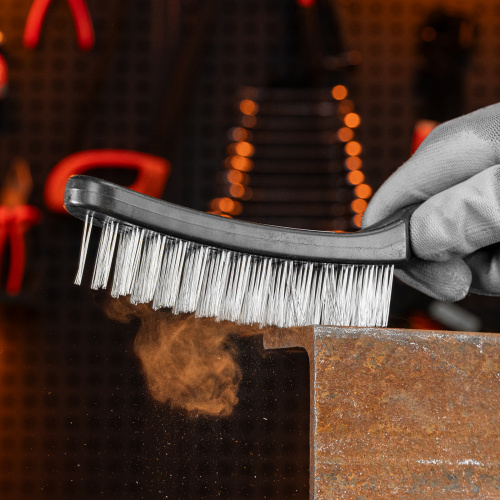 Щетка пятирядная металлическая с пластмассовой ручкой Sparta по ценам производителя в Уфе с доставкой по всей России