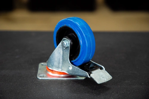 Колесо поворотное резина SRCLb 42 100 мм с тормозом (F) по ценам производителя в Уфе с доставкой по всей России