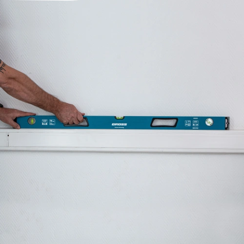 Уровень алюминиевый, 1000 мм, усиленный с ударопрочными заглушками, рукоятки, 3 глазка Gross по ценам производителя в Уфе с доставкой по всей России