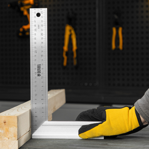 Угольник стальной 300 мм, нержавеющая сталь, градуировка, алюминиевое основание Denzel по ценам производителя в Уфе с доставкой по всей России