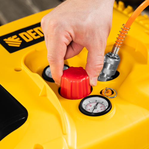 Компрессор воздушный DL1300, 10 бар, 1,3 кВт 180 л/мин 5 л, с набором аксессуаров Denzel по ценам производителя в Уфе с доставкой по всей России