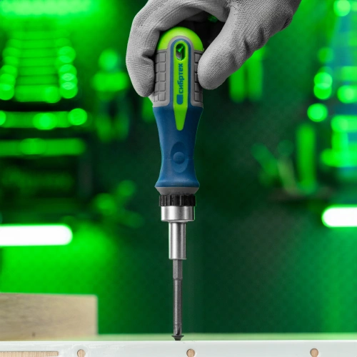 Отвертка реверсивная с набором бит и торцевых головок, 25 шт, CrV, чехол Сибртех по ценам производителя в Уфе с доставкой по всей России