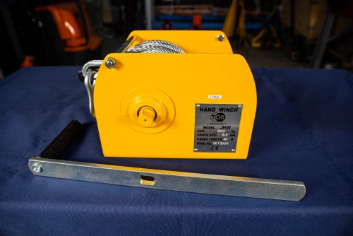 Лебедка ручная барабанная с тросом  500кг   40м с храповым механизмом TOR JHW по ценам производителя в Уфе с доставкой по всей России