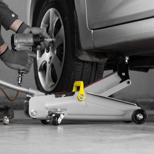 Домкрат гидравлический подкатной, 2 т, высота подъема 135-385 мм, в пластиковый кейсе Matrix по ценам производителя в Уфе с доставкой по всей России