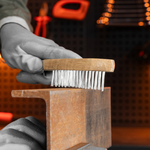 Щетка пятирядная металлическая с деревянной ручкой Sparta по ценам производителя в Уфе с доставкой по всей России