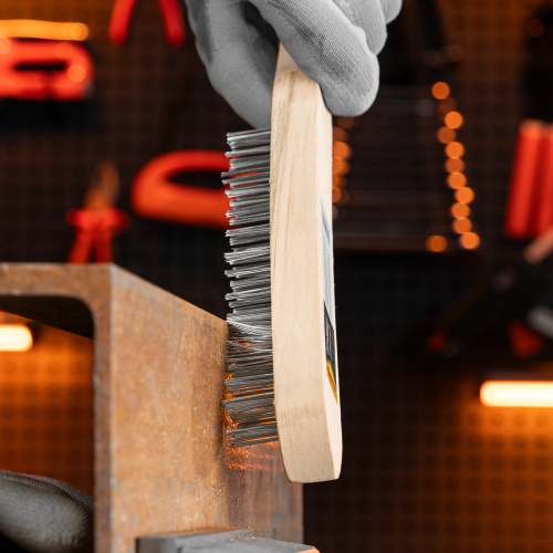 Щетка четырехрядная металлическая с деревянной ручкой Sparta по ценам производителя в Уфе с доставкой по всей России