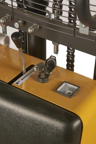 Штабелер гидравлический с электроподъемом 1,0 т 1,6 м TOR TSE1016 по ценам производителя в Уфе с доставкой по всей России