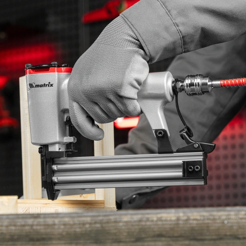 Нейлер пневматический для гвоздей от 10 до 32 мм Matrix по ценам производителя в Уфе с доставкой по всей России