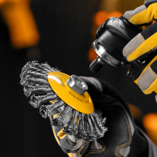 Щетка для УШМ, 125 мм, "Тарелка", крученая нержавеющая проволока 0.5 мм, М14 Denzel по ценам производителя в Уфе с доставкой по всей России