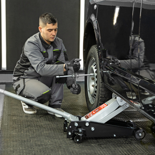 Домкрат гидравлический подкатной, 3 т, высота подъема 140-520 мм Matrix по ценам производителя в Уфе с доставкой по всей России