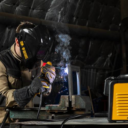 Аппарат инвертор. дуговой сварки SDM-220 Top, 220 А, ПВ 60% кейс Denzel по ценам производителя в Уфе с доставкой по всей России