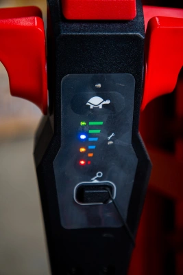 Штабелер самоподъемный 0,5 т 1,5 м TOR CDD05B самоходный по ценам производителя в Уфе с доставкой по всей России