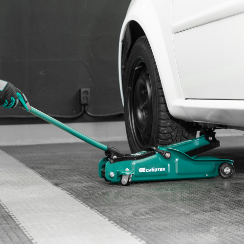 Домкрат гидравлический подкатной, 2 т, 85-330 мм, низкий подхват, в пласт. кейсе Сибртех по ценам производителя в Уфе с доставкой по всей России