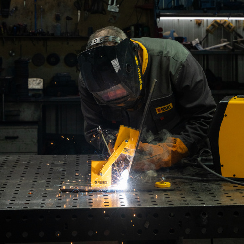 Фиксатор магнитный регулируемый для сварочных работ усилие 50 LB Denzel по ценам производителя в Уфе с доставкой по всей России