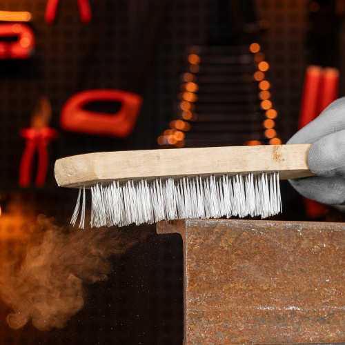 Щетка пятирядная металлическая с деревянной ручкой Sparta по ценам производителя в Уфе с доставкой по всей России