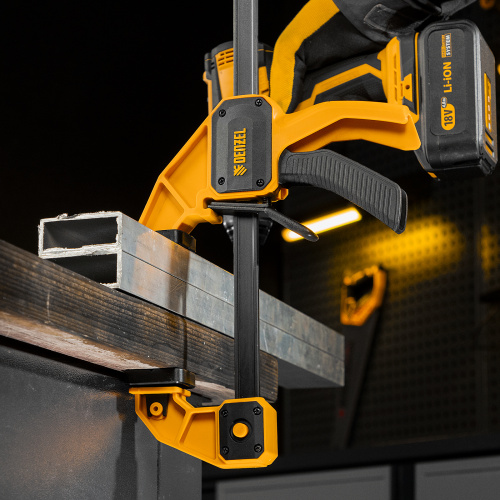 Струбцина F-образная, быстрозажимная, 600 х 80 мм, усиленный нейлоновый корпус Denzel по ценам производителя в Уфе с доставкой по всей России