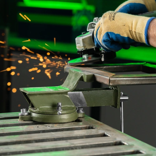 Тиски слесарные, 100 мм, стальные, поворотные Сибртех по ценам производителя в Уфе с доставкой по всей России