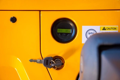 Штабелер самоходный 1,5 т 5,6 м XILIN CDDK15-III 24/200 В/Ач (с платформой) по ценам производителя в Уфе с доставкой по всей России