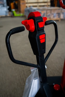 Штабелер самоподъемный 0,5 т 1,5 м TOR CDD05B самоходный по ценам производителя в Уфе с доставкой по всей России